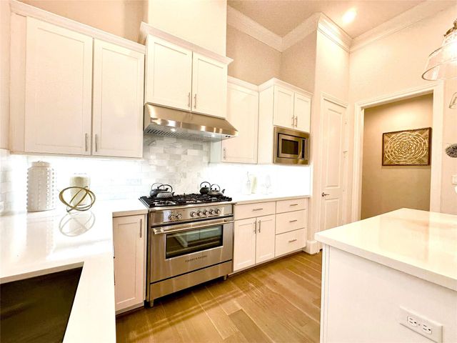 8710 Park Kolbe Lane, Houston, TX 77080