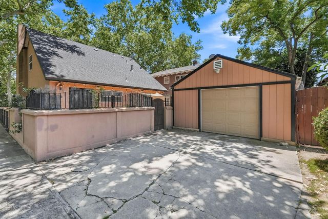 2200 23rd St, Sacramento, CA 95818