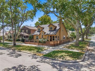 2200 23rd St, Sacramento, CA 95818