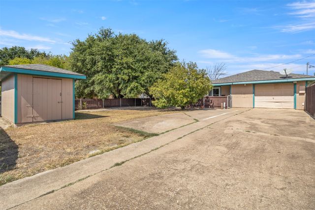 500 Sunflower Street, Red Oak, TX 75154