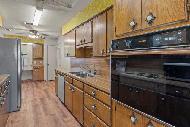 500 Sunflower Street, Red Oak, TX 75154