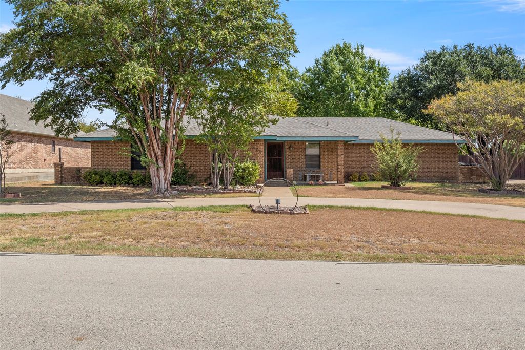 500 Sunflower Street, Red Oak, TX 75154