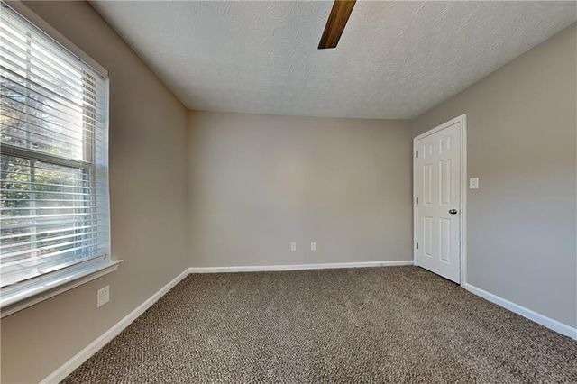 5260 Harbins Point NW Lane, Lilburn, GA 30047