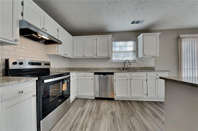 5260 Harbins Point NW Lane, Lilburn, GA 30047