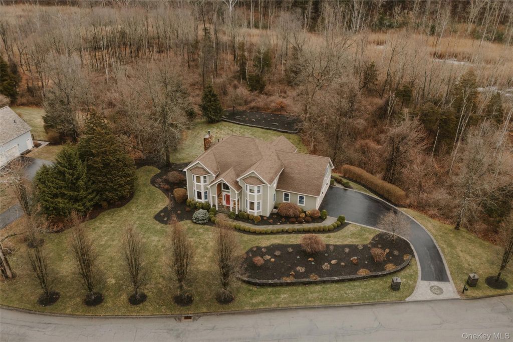 6 Nichris Lane, Staatsburg, NY 12580