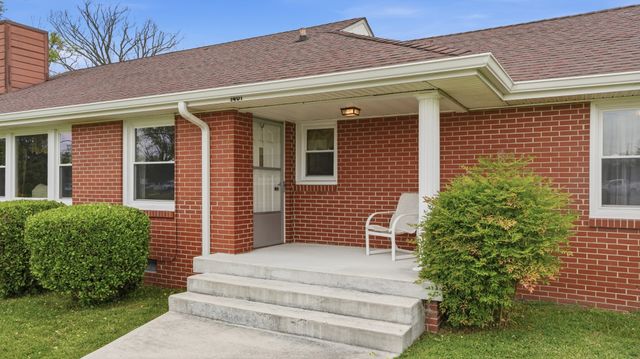 1401 Kefauver St, Manchester, TN 37355