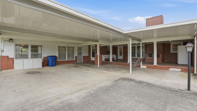 1401 Kefauver St, Manchester, TN 37355