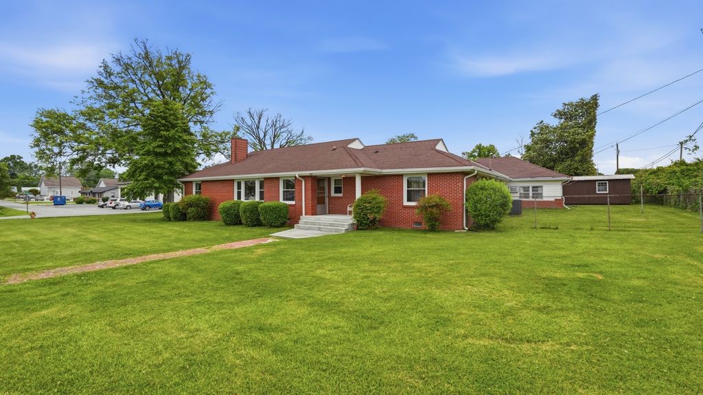 1401 Kefauver St, Manchester, TN 37355