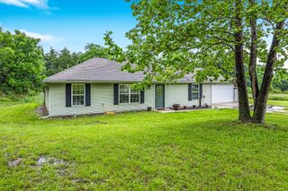 3936 South 77th Road, Dunnegan, MO 65640