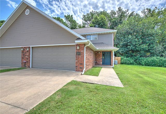 1662 & 1664 Evening Shade Drive, Fayetteville, AR 72703