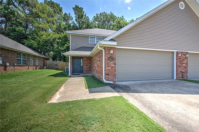 1662 & 1664 Evening Shade Drive, Fayetteville, AR 72703