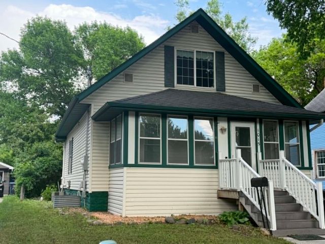 1015 12th Street N, Fargo, ND 58102