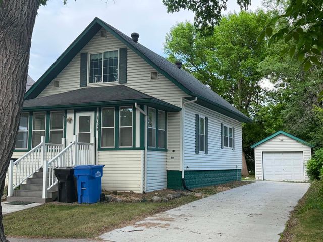 1015 12th Street N, Fargo, ND 58102