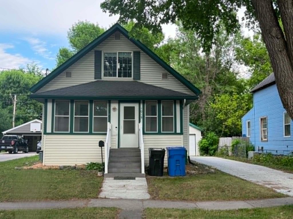 1015 12th Street N, Fargo, ND 58102