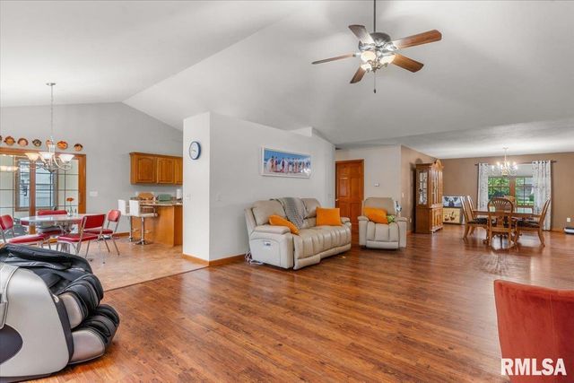 228 Manor Hill Drive, Chatham, IL 62629