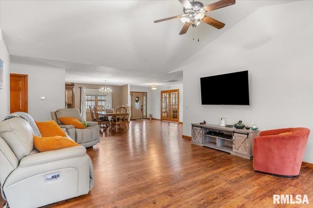 228 Manor Hill Drive, Chatham, IL 62629