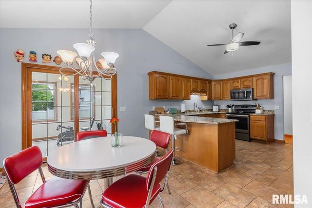 228 Manor Hill Drive, Chatham, IL 62629