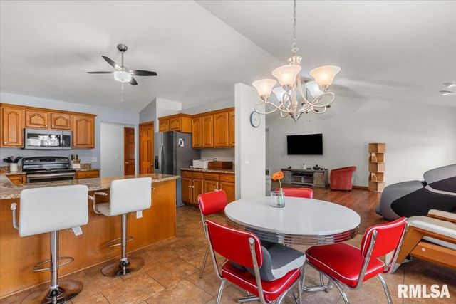 228 Manor Hill Drive, Chatham, IL 62629