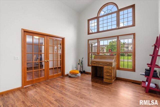 228 Manor Hill Drive, Chatham, IL 62629