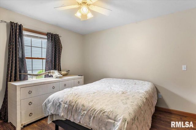 228 Manor Hill Drive, Chatham, IL 62629