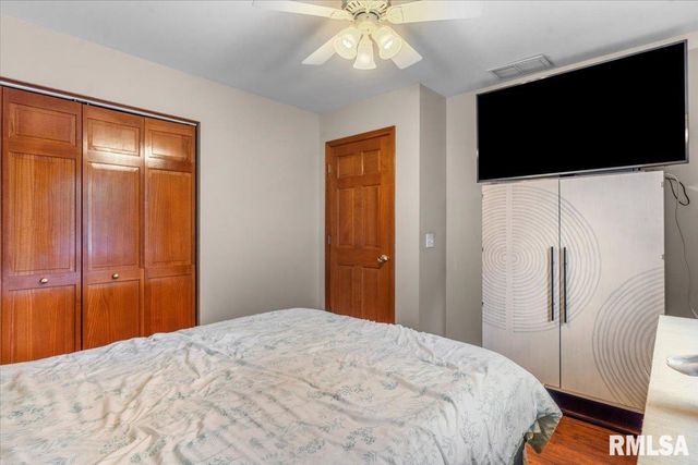 228 Manor Hill Drive, Chatham, IL 62629