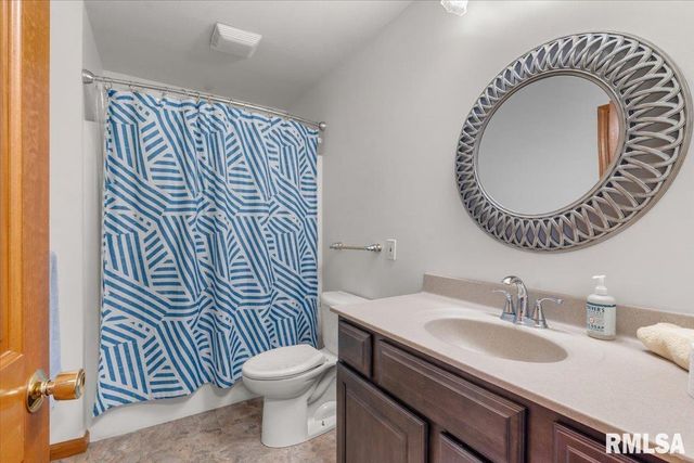 228 Manor Hill Drive, Chatham, IL 62629