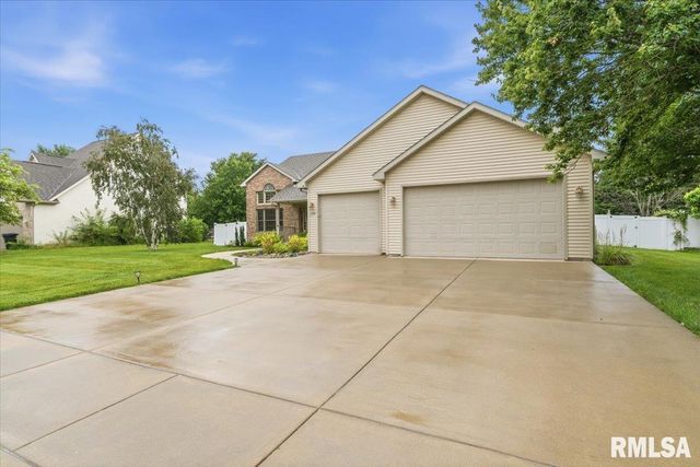 228 Manor Hill Drive, Chatham, IL 62629