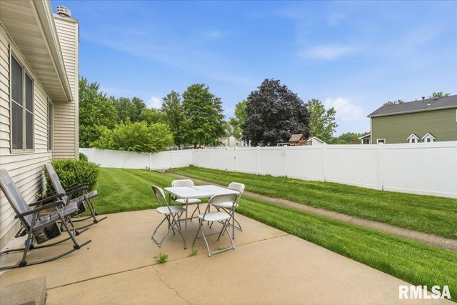 228 Manor Hill Drive, Chatham, IL 62629
