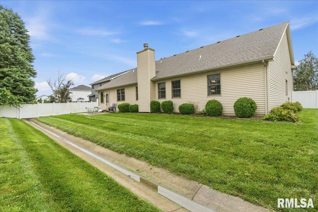 228 Manor Hill Drive, Chatham, IL 62629