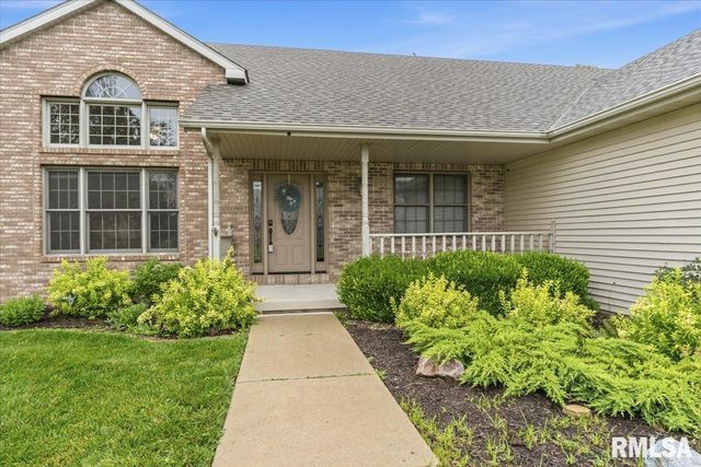 228 Manor Hill Drive, Chatham, IL 62629