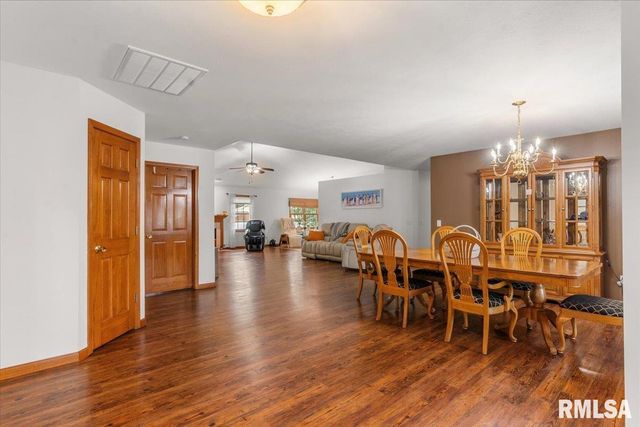 228 Manor Hill Drive, Chatham, IL 62629