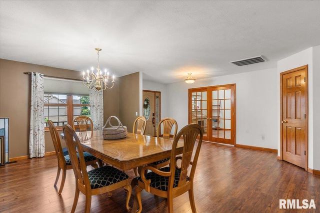 228 Manor Hill Drive, Chatham, IL 62629