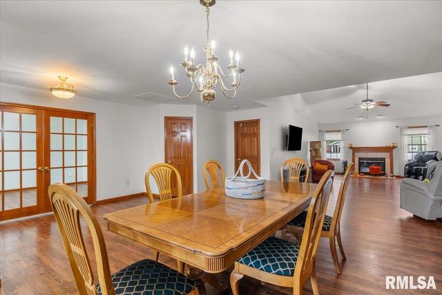 228 Manor Hill Drive, Chatham, IL 62629