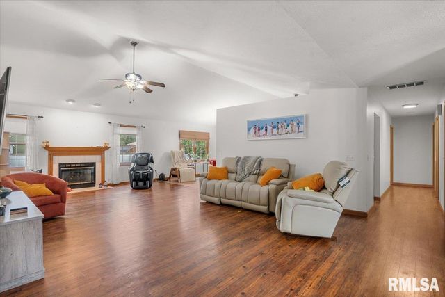 228 Manor Hill Drive, Chatham, IL 62629