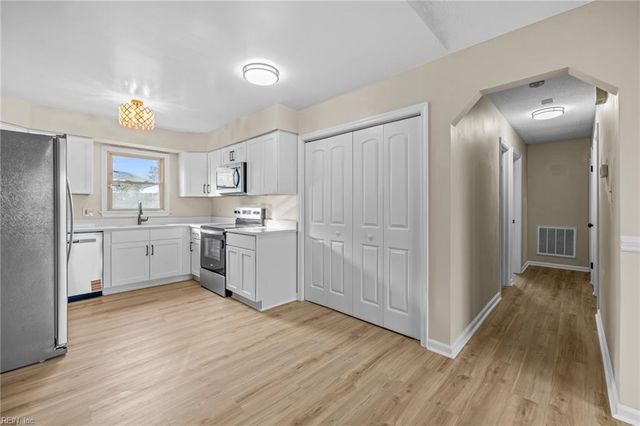 3812 Hazel CT, Virginia Beach, VA 23456