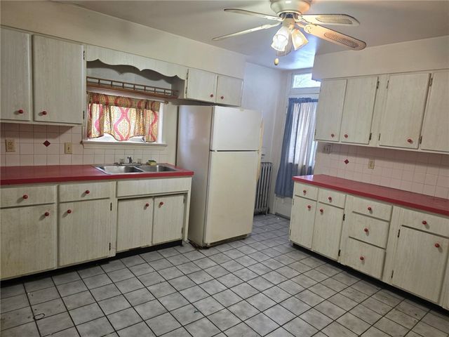 1206 Delaware Ave, New Castle, PA 16105