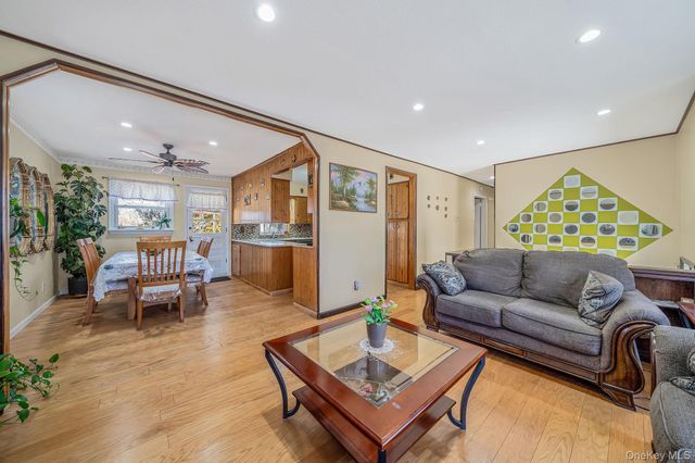 27 Trader Lane, Brentwood, NY 11717