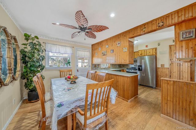 27 Trader Lane, Brentwood, NY 11717