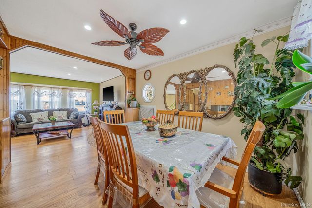 27 Trader Lane, Brentwood, NY 11717