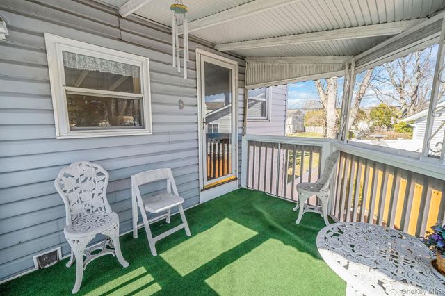 27 Trader Lane, Brentwood, NY 11717