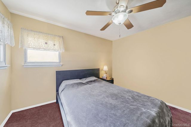 27 Trader Lane, Brentwood, NY 11717