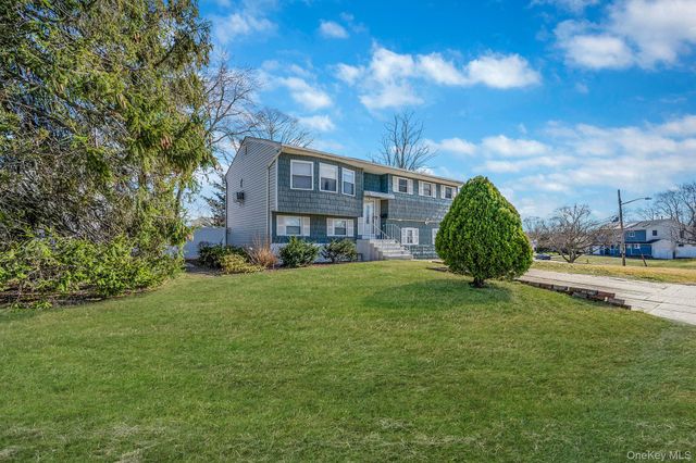 27 Trader Lane, Brentwood, NY 11717