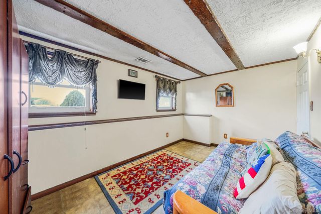 27 Trader Lane, Brentwood, NY 11717