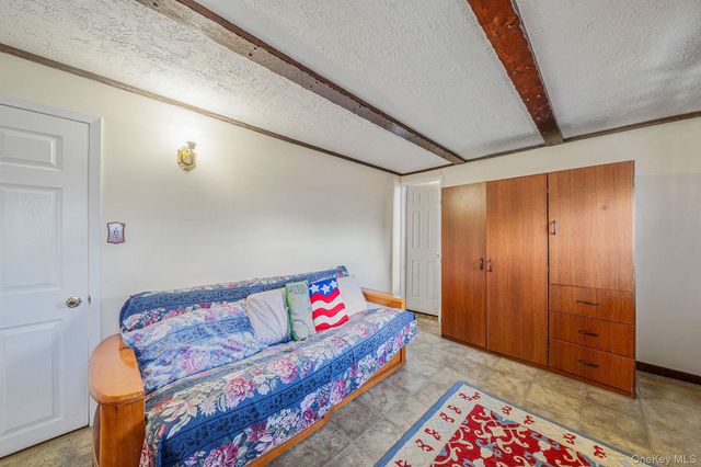 27 Trader Lane, Brentwood, NY 11717