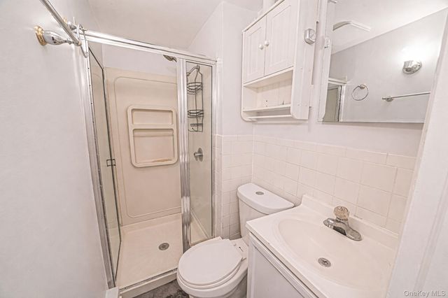 27 Trader Lane, Brentwood, NY 11717