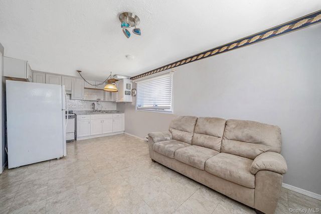 27 Trader Lane, Brentwood, NY 11717