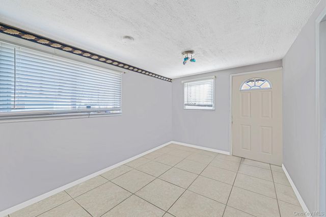 27 Trader Lane, Brentwood, NY 11717