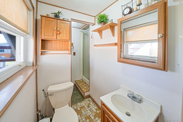 27 Trader Lane, Brentwood, NY 11717