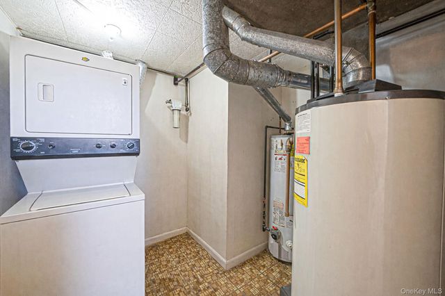 27 Trader Lane, Brentwood, NY 11717