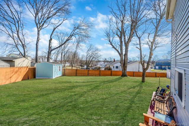 27 Trader Lane, Brentwood, NY 11717